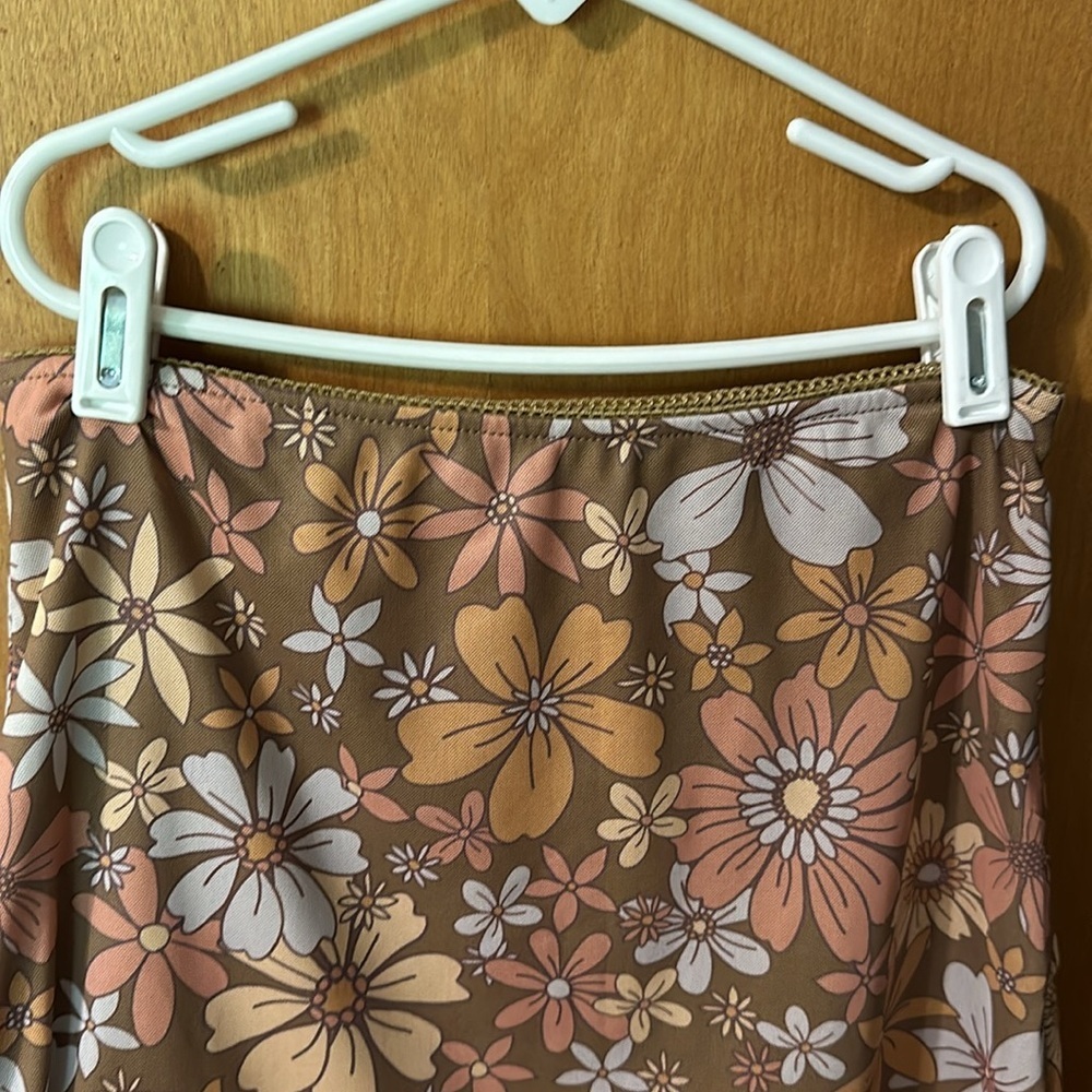 Women’s Skirt - Picture 2 of 4